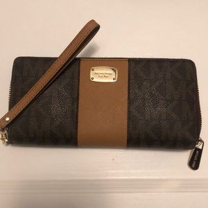 Michael Kors wristlet